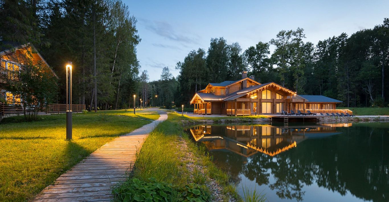 Изумрудный лес отель Подмосковье озеро