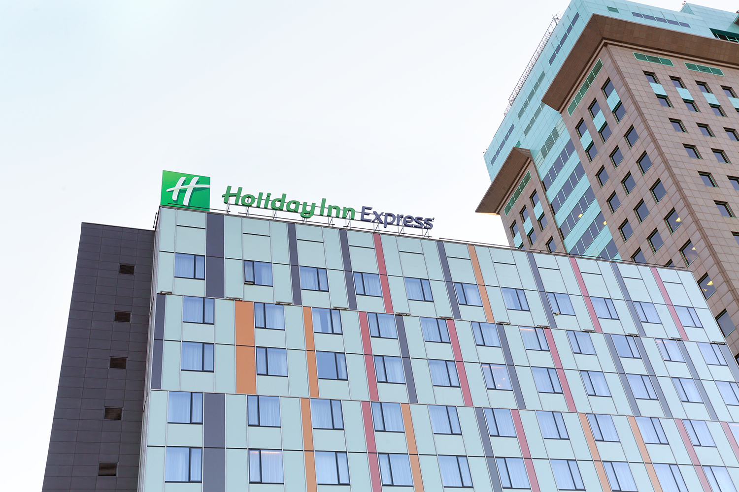 Холидей экспресс. Отель Holiday Inn Express Москва. Holiday Inn Express Paveletskaya отель Москва. Holiday Inn Express Павелецкая. Отель Cosmos Smart Dubininskaya.