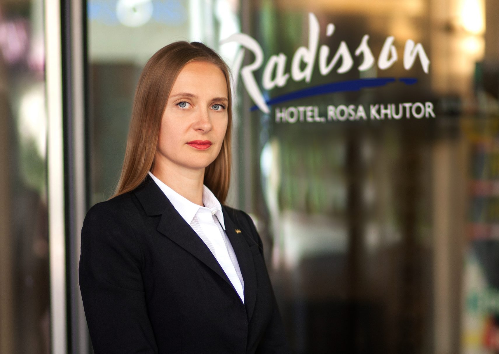 Вакансии radisson. Генеральный директор Рэдиссон. Генеральный директор гостиницы Рэдиссон. Генеральный директор Radisson Sonya Hotel. Менеджер отеля.