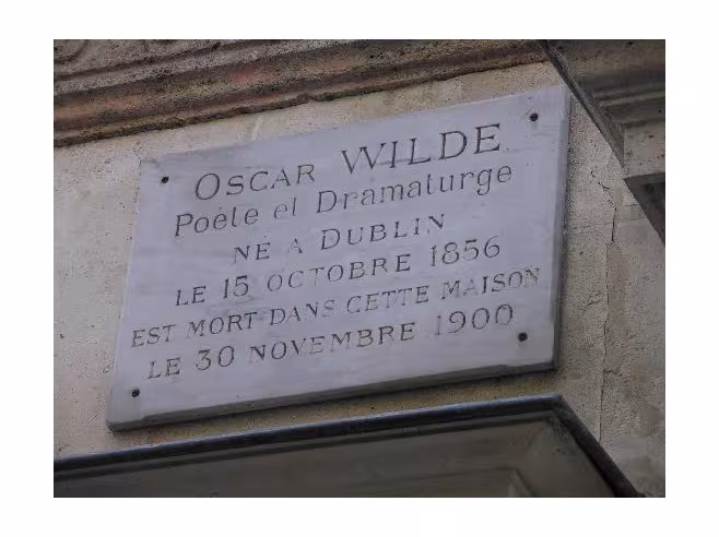 Памятная табличка отеля Oriental